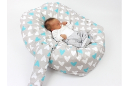 Pelíšek pro miminka, kojenecký relaxační polštář SRDCE MODRÉ