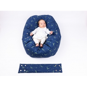 Bezpečnostní pásek odepínatelný, posuvný ve čtyřech polohách.