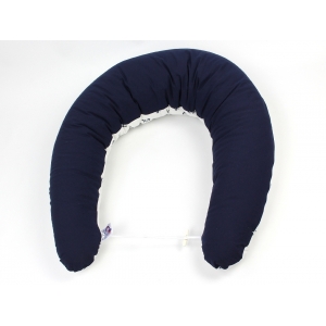 Na druhé straně polštáře námořnická modř.